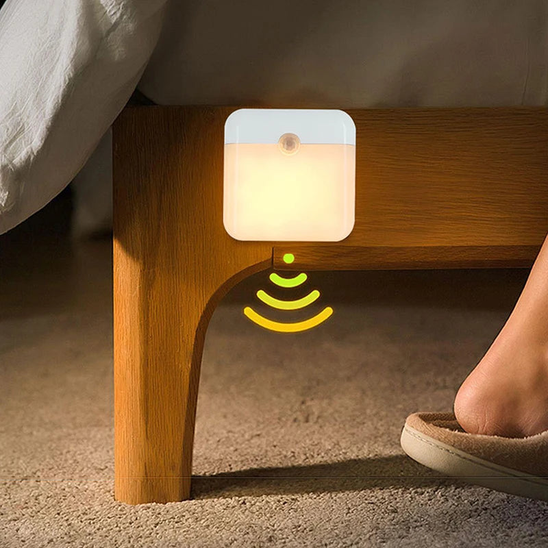Veilleuse LED sans fil, lanterne murale rechargeable avec détecteur de mouvement, idéale pour le camping, l'été, les escaliers, les placards, la cuisine et les toilettes.
