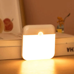 Veilleuse LED sans fil, lanterne murale rechargeable avec détecteur de mouvement, idéale pour le camping, l'été, les escaliers, les placards, la cuisine et les toilettes.