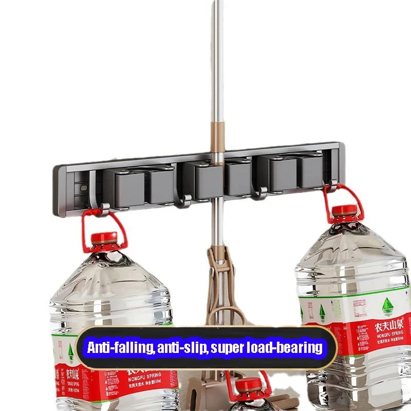 Organizador de trapeador y escoba de pared con 5 ganchos, resistente soporte autoadhesivo para trapeador, ideal para cocina, baño y almacenamiento de herramientas de limpieza.