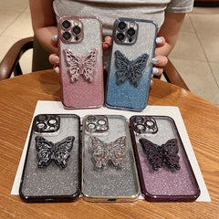 Funda protectora para teléfono con diseño de mariposa hueca y revestimiento transparente degradado
